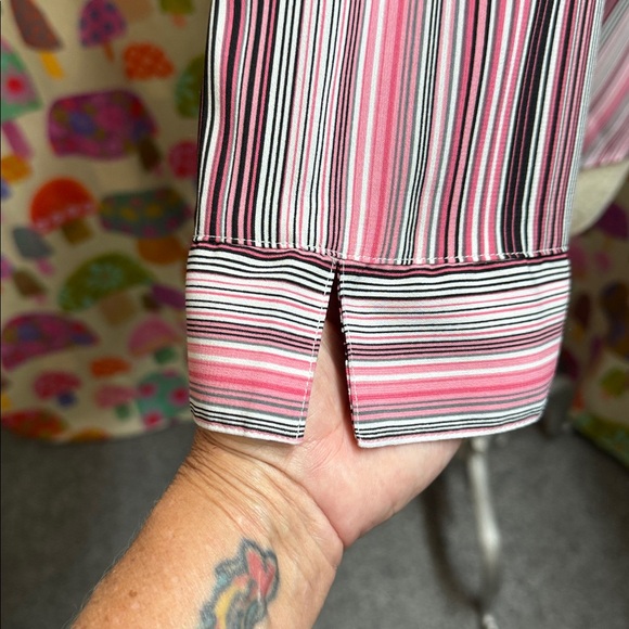 Blue Diamond Stretch 3/4 Sleeve Button Down Blouse. Large - Picture 5 of 12